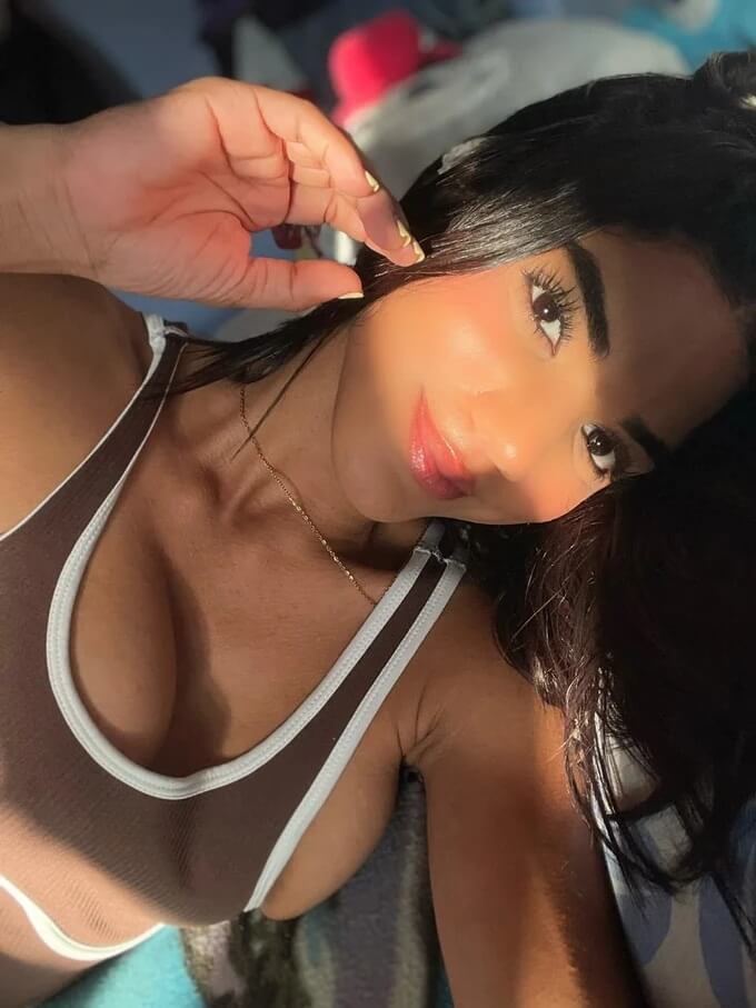 /pornostars/raya-velvet
